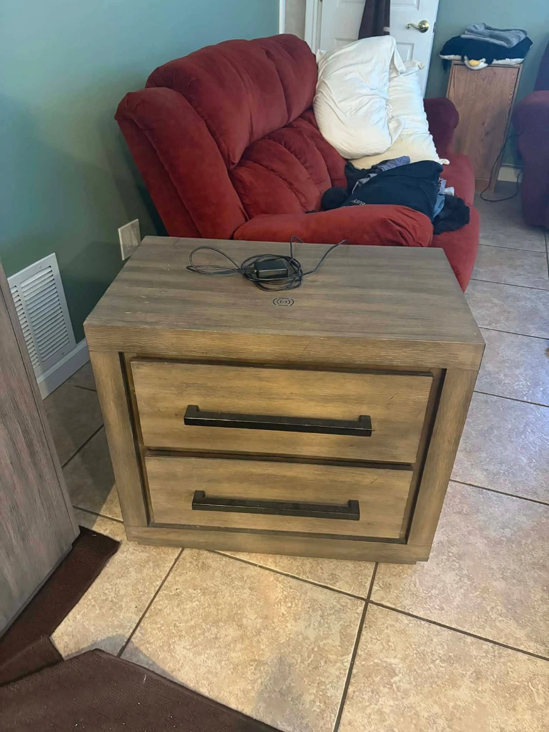 Bedroom set with 3 pieces .