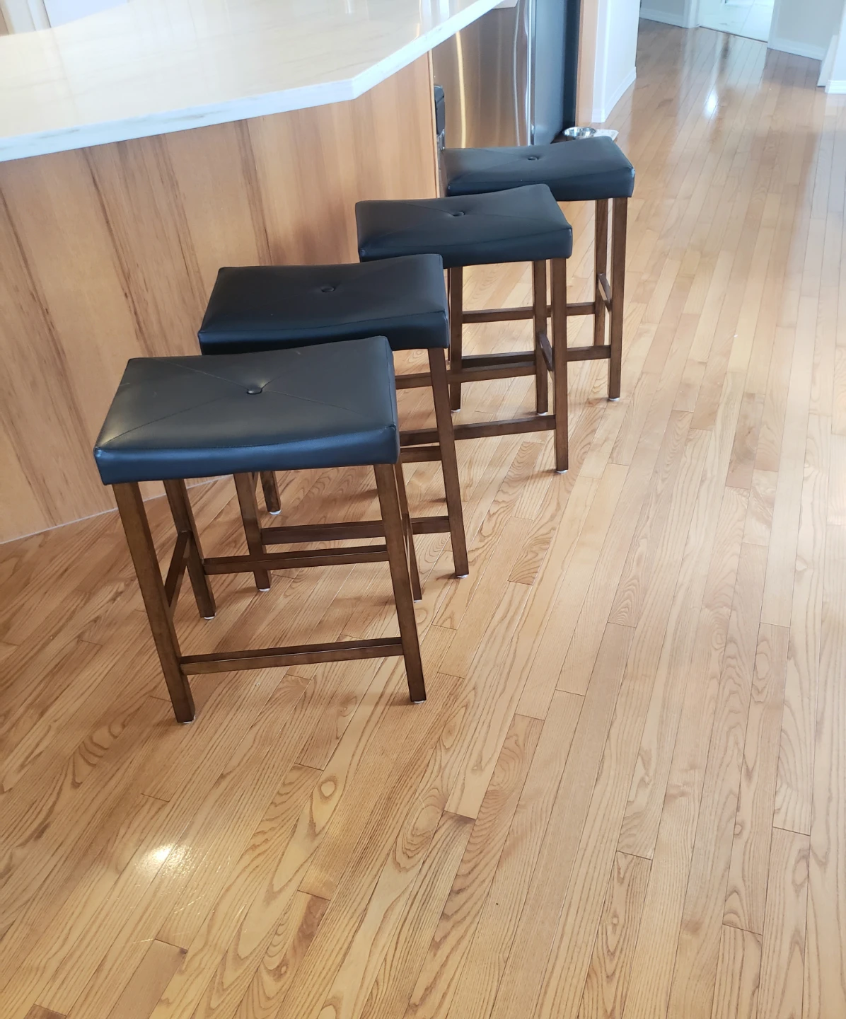 Set of 4 Black Faux Leather Bar Stools with Wooden Legs - photo 2