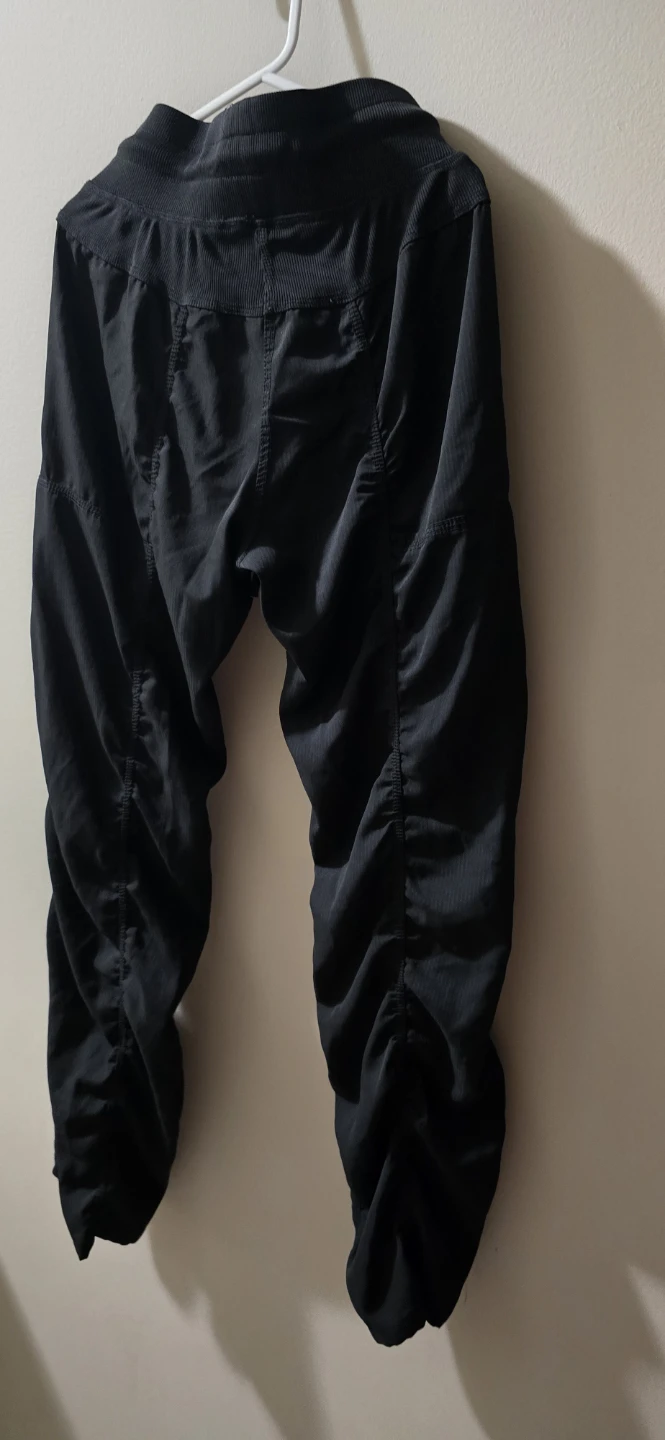 Lululemon Black Ruched Joggers Pant size xs - photo 3