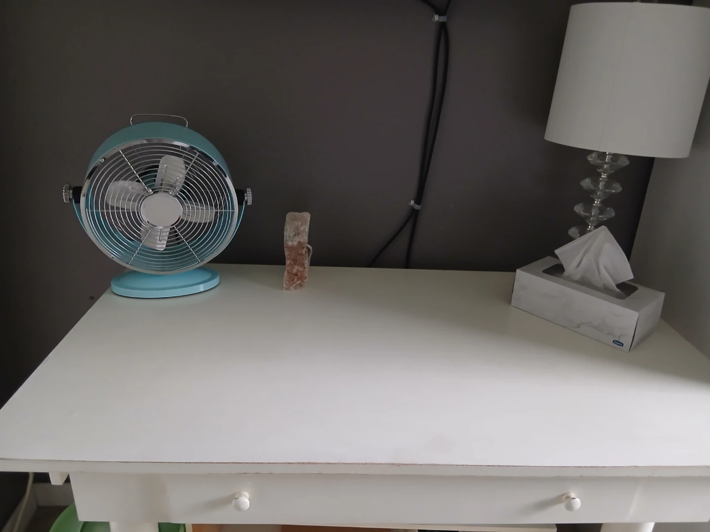 White desk, líke brand New.