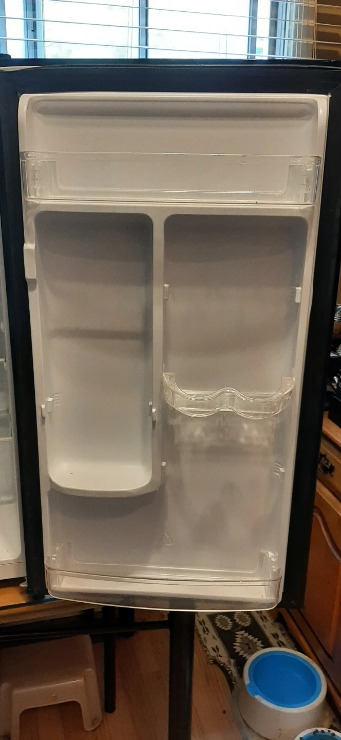 Hamilton Beach Compact Mini Fridge READ DESCRIPTION ON SIZE - photo 3