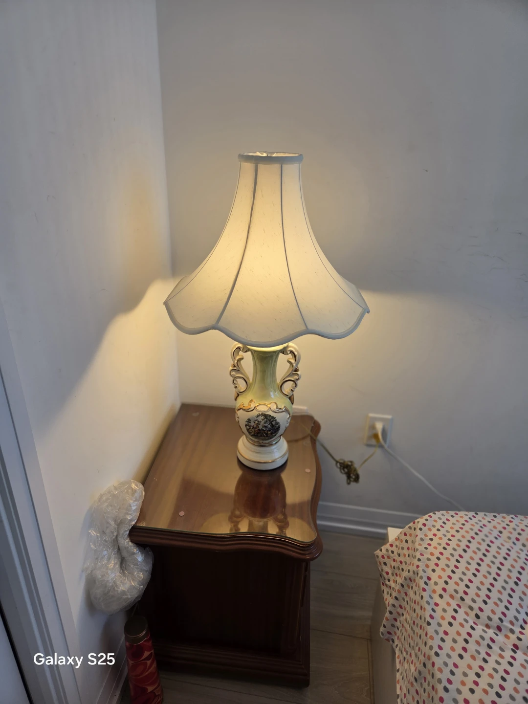 Vintage Ceramic Table Lamp with Decorative Scene - photo 3