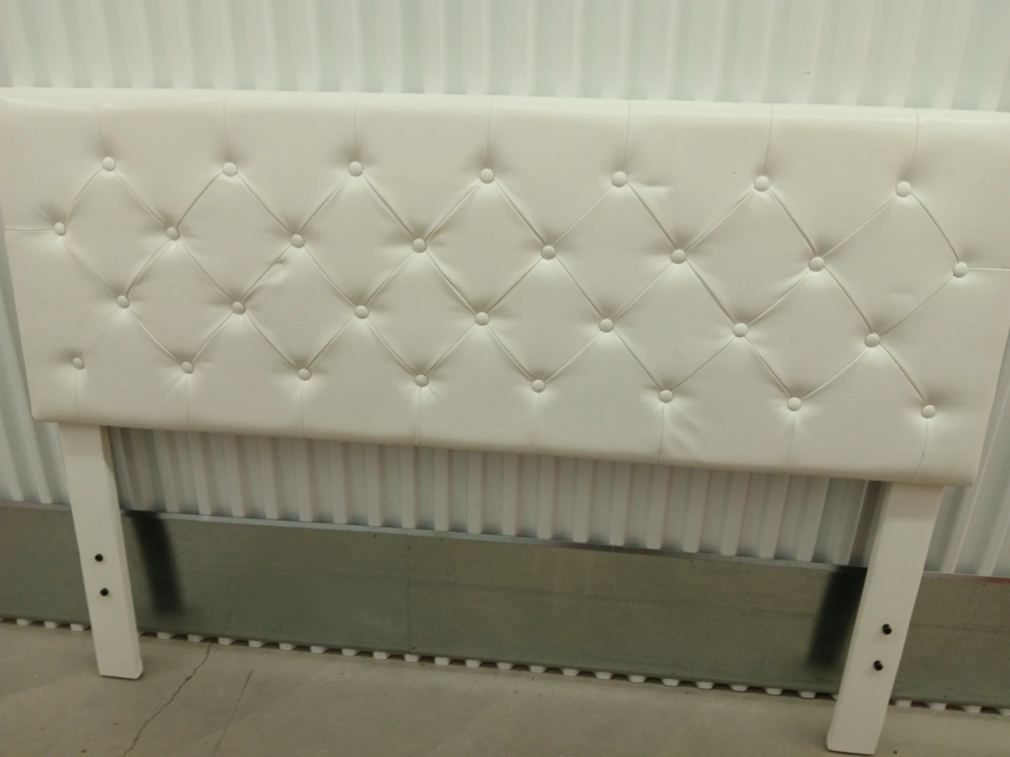 White Tufted Headboard queen - photo 4