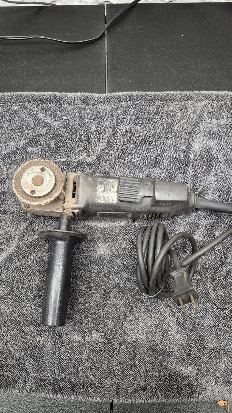 Black & Decker Industrial Angle Grinder - photo 2