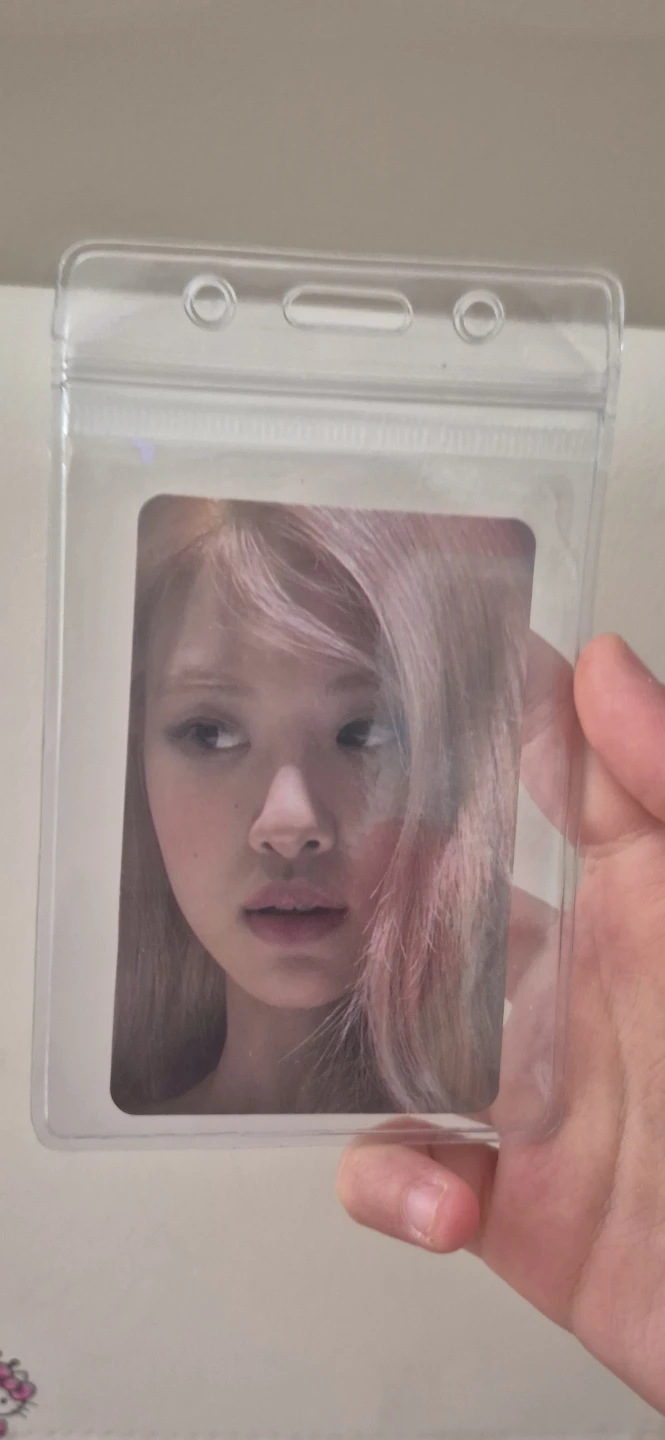BLACKPINK Rosé Photocards (Set of 2) - photo 2