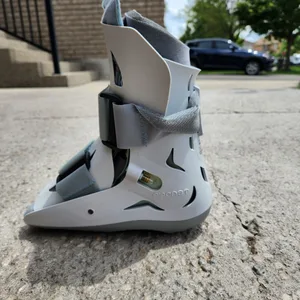 Aircraft walking boot