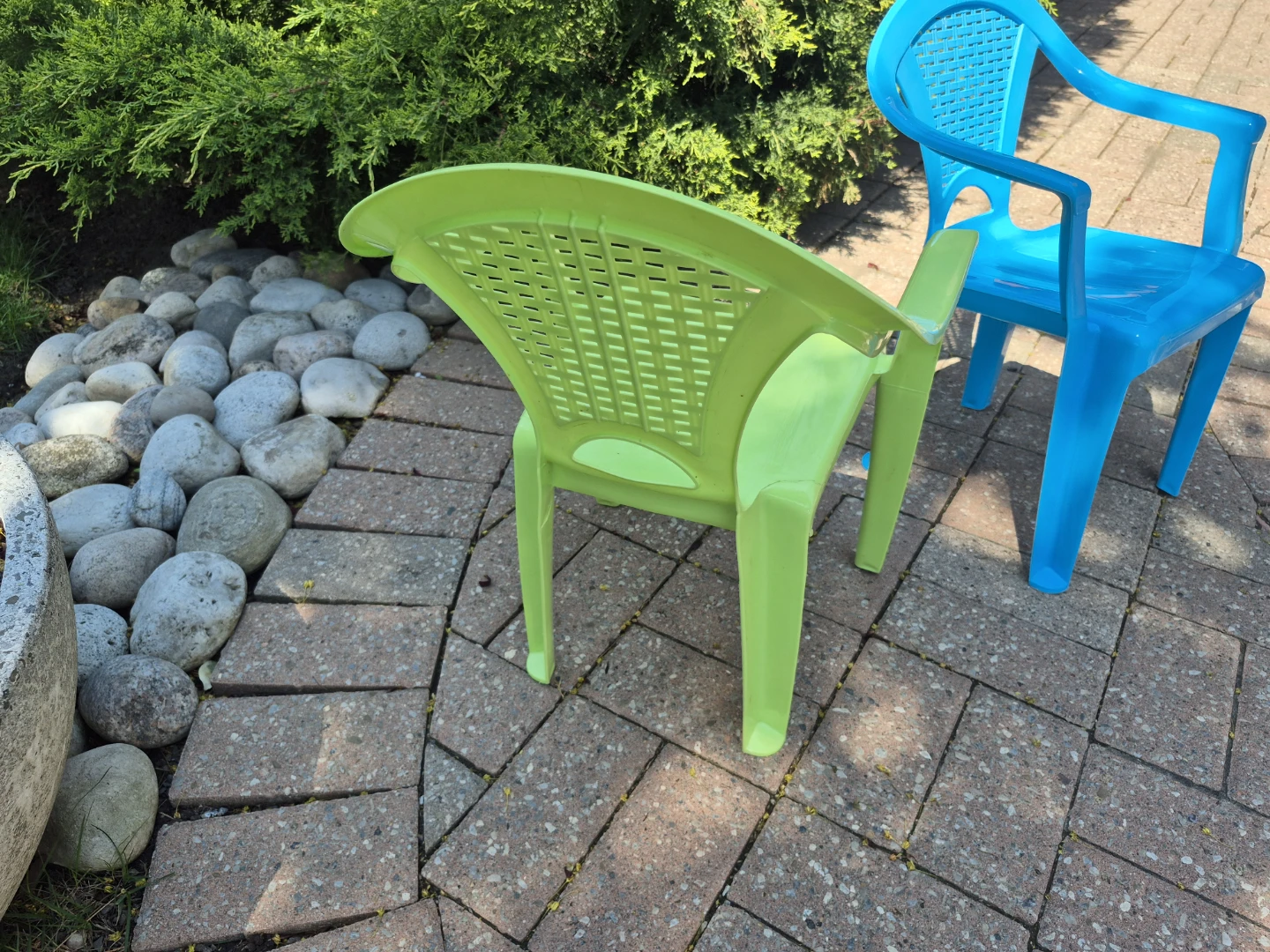 Pair of Plastic Children's Chairs - Green and Blue - photo 3