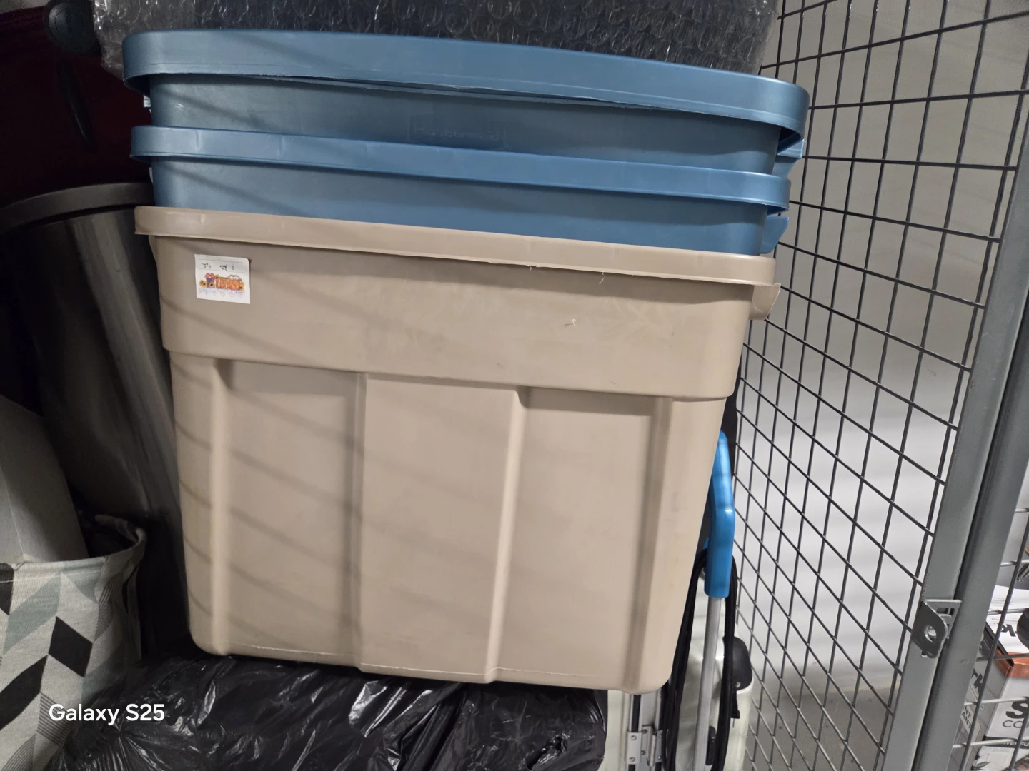 Rubbermaid Storage Totes
