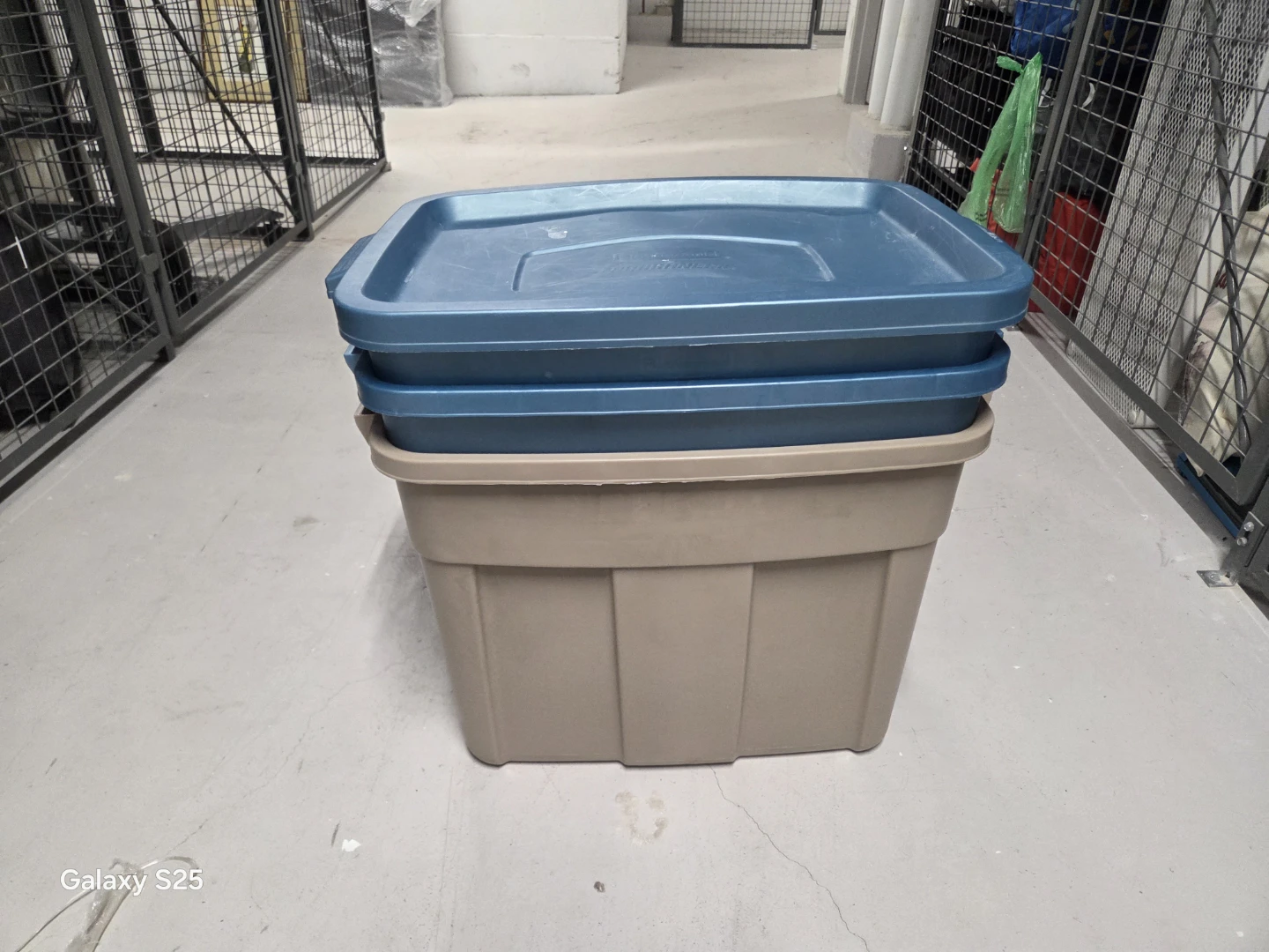Rubbermaid Storage Totes - photo 4