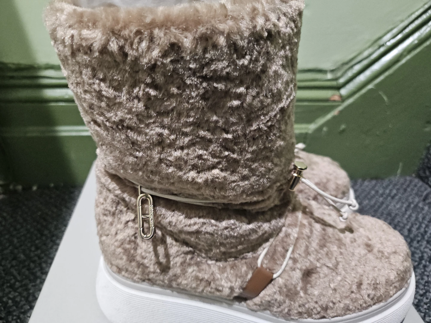 Dee Ocleppo Women's Brown Sherling Platform Boots - photo 4