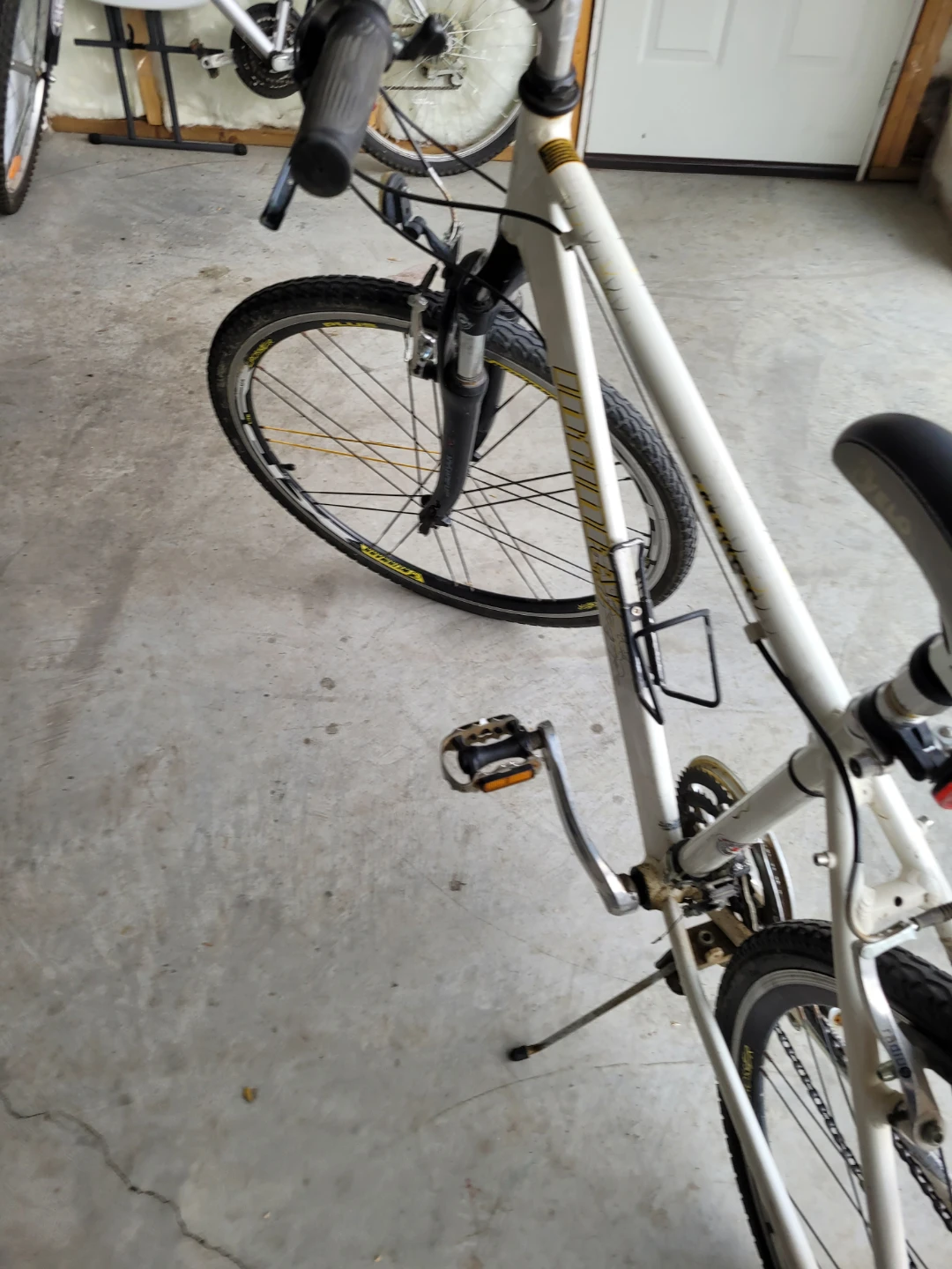Raleigh Summit 1 Mountain Bike - photo 3
