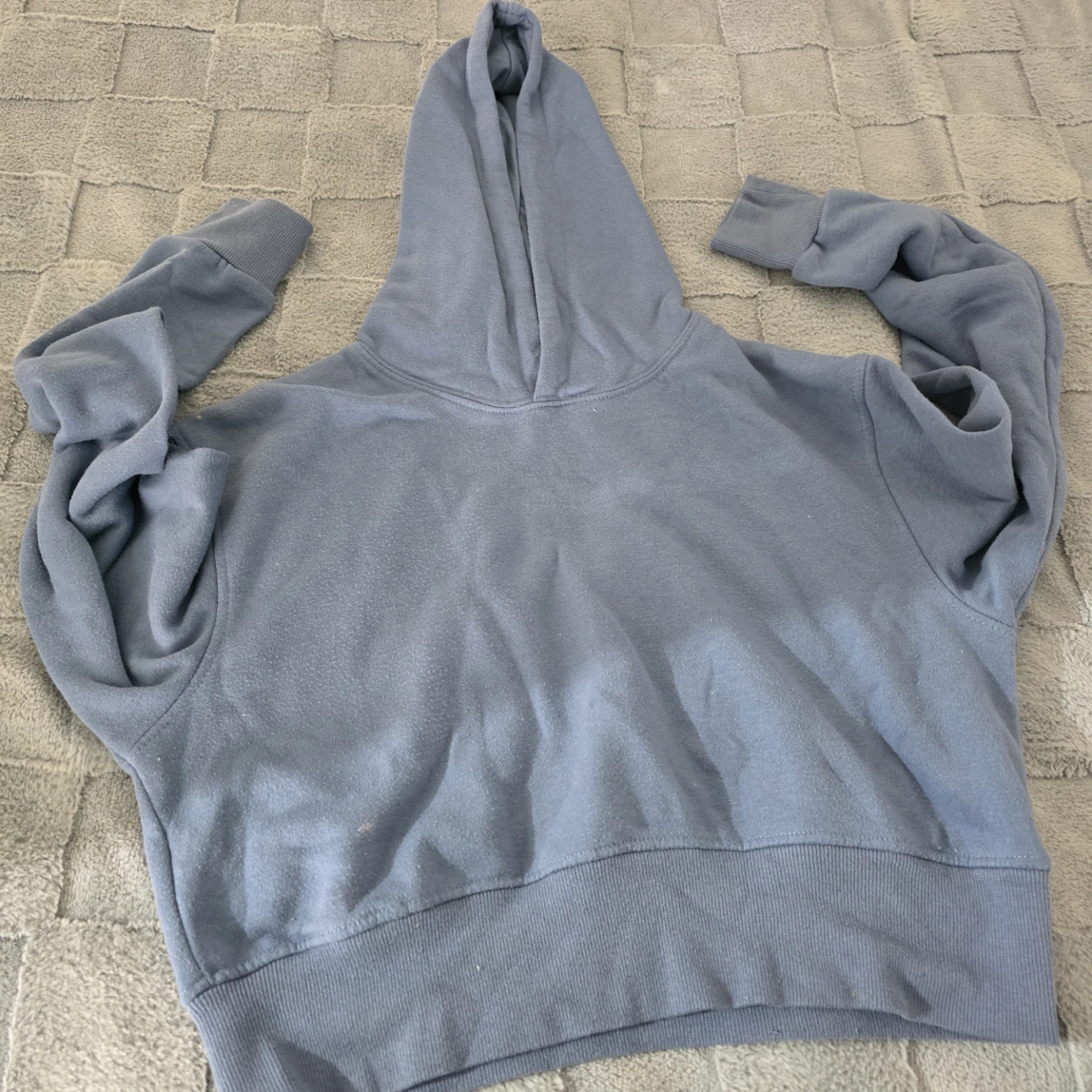 2 Hoodies 2 sweatshirts