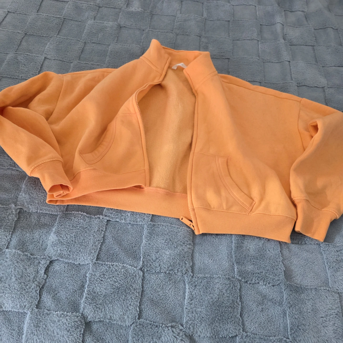 2 Hoodies 2 sweatshirts - photo 3