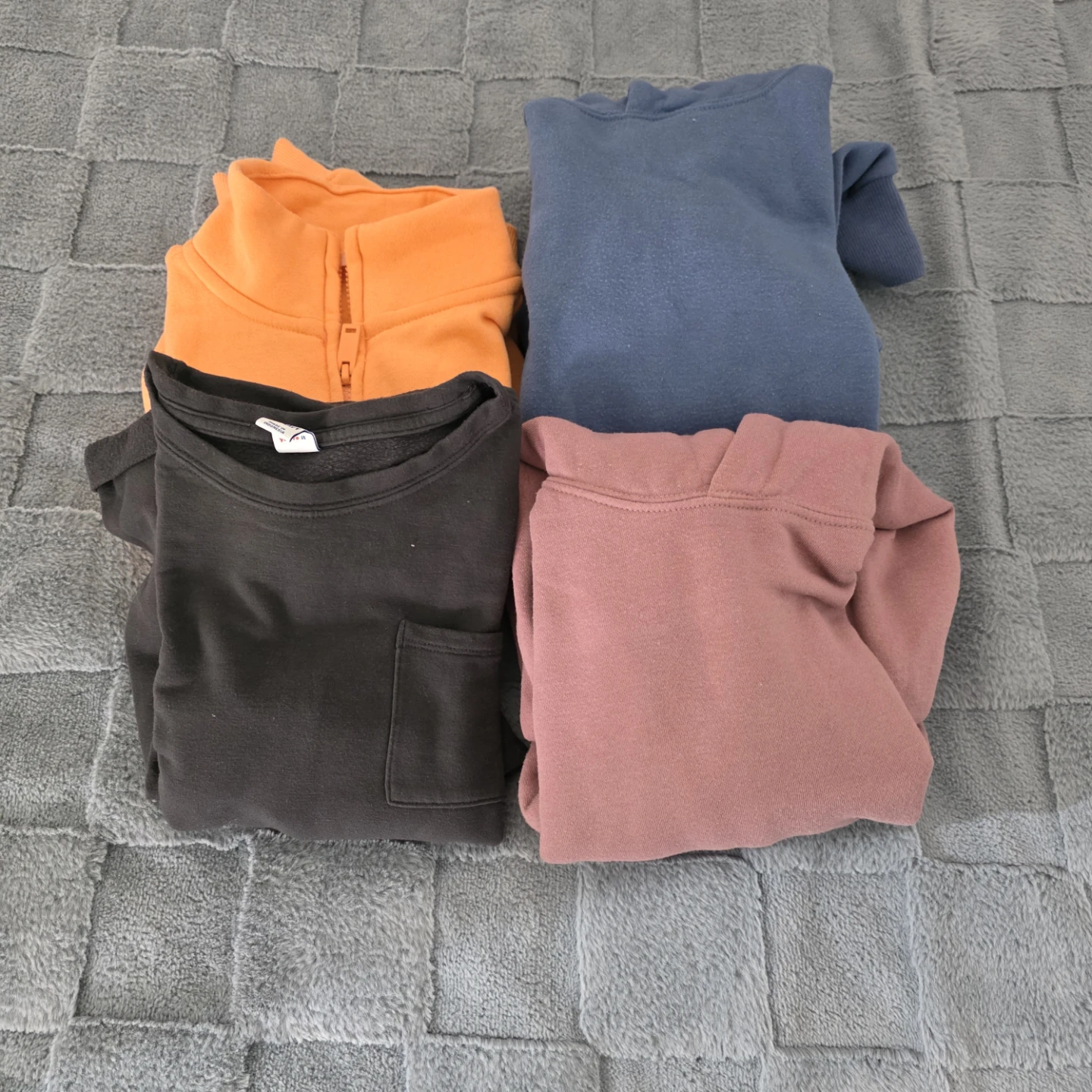 2 Hoodies 2 sweatshirts - photo 4
