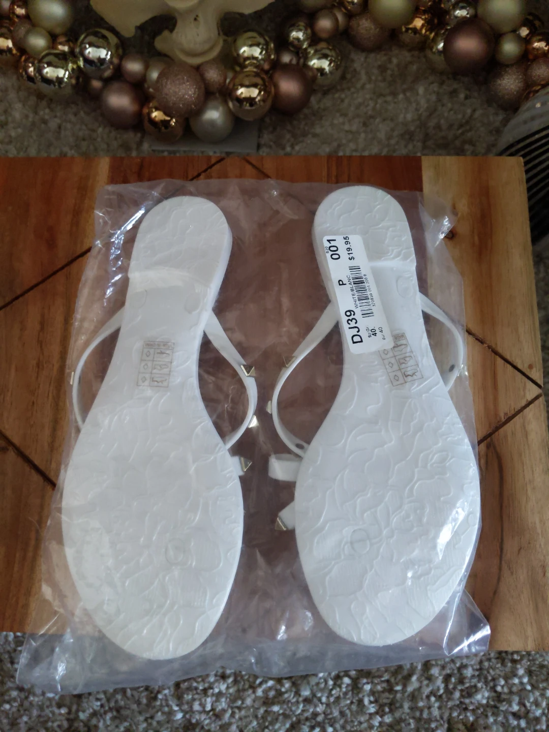 Le Chateau White Studded Bow Jelly Sandals - photo 5