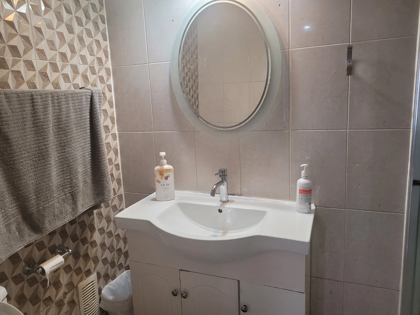 2 bedroom basement for rent - photo 3