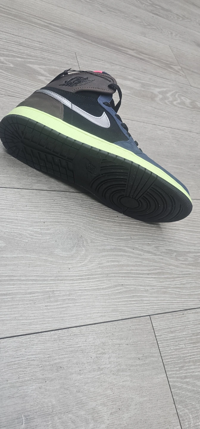 Air Jordan 1 High OG "Volt Gold" Sneakers Men's Size 10.5 - photo 4