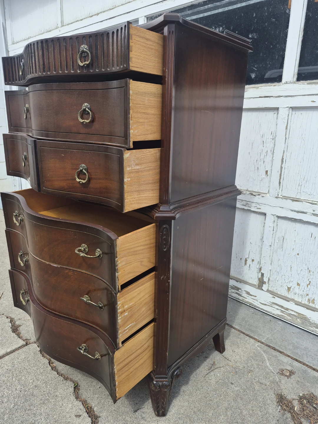 Mahogany Dresser with 8 Drawers - photo 4