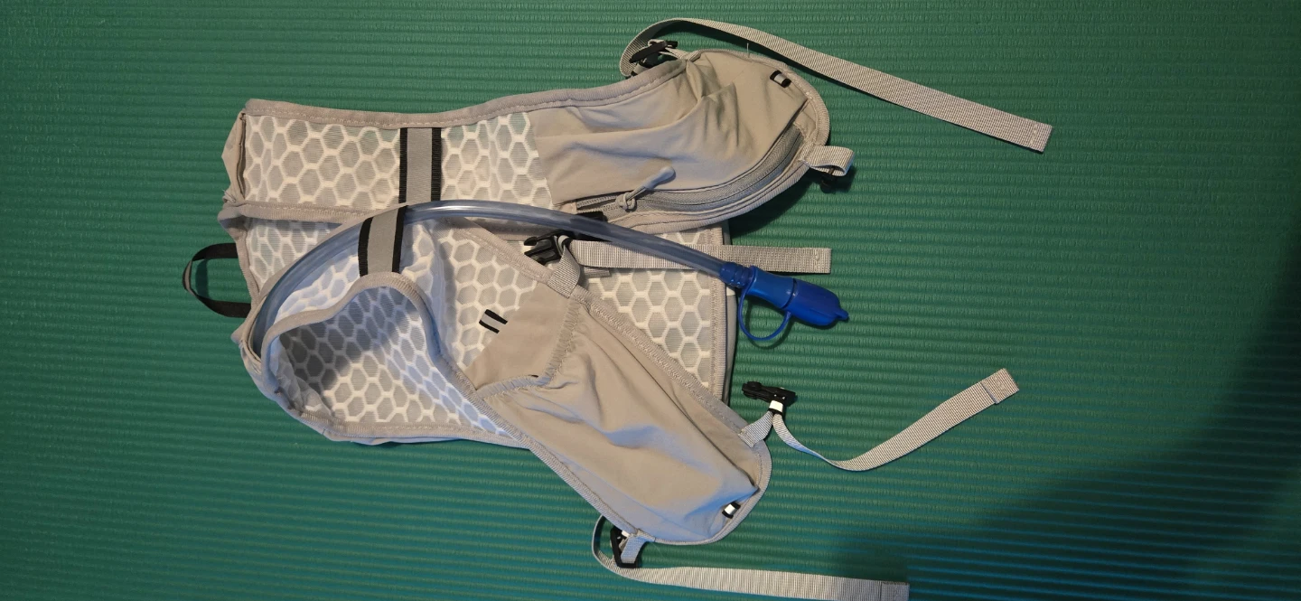 Hydration Pack Vest with Water Bladder - photo 2
