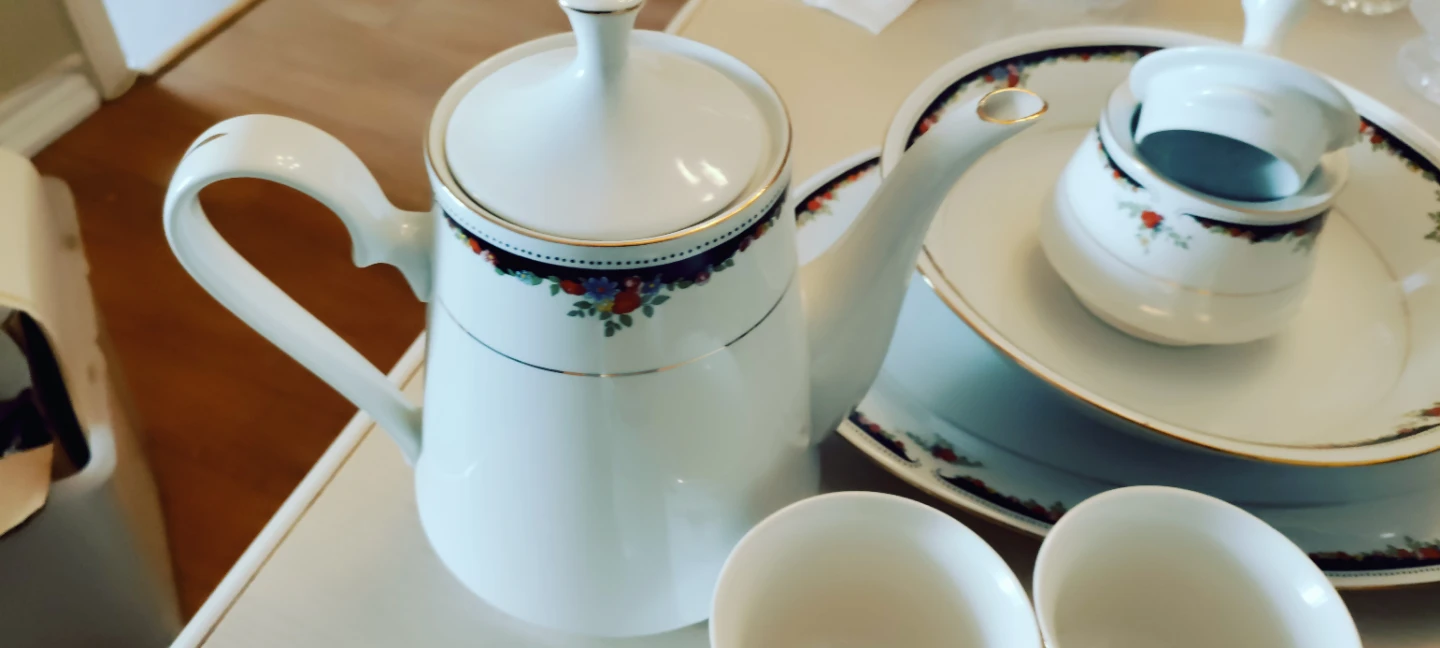 White Porcelain Tea Set with Floral Design - photo 5