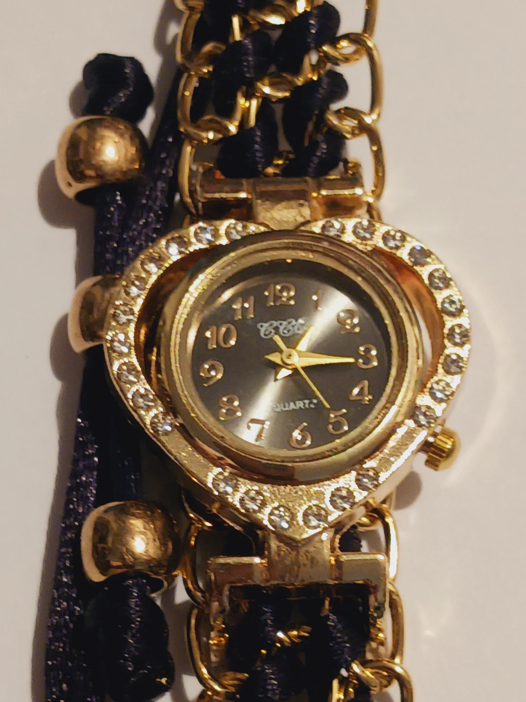 New !! Gold Tone Heart Watch with Rhinestones - photo 2