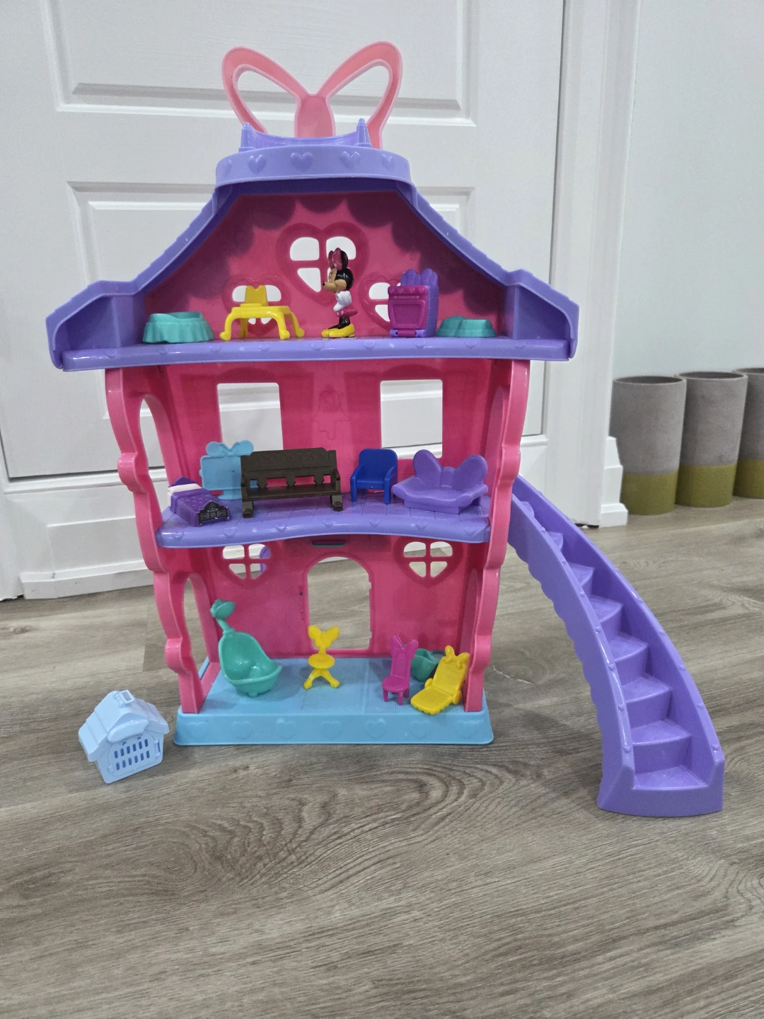 Minnie Mouse Dollhouse with Accessories