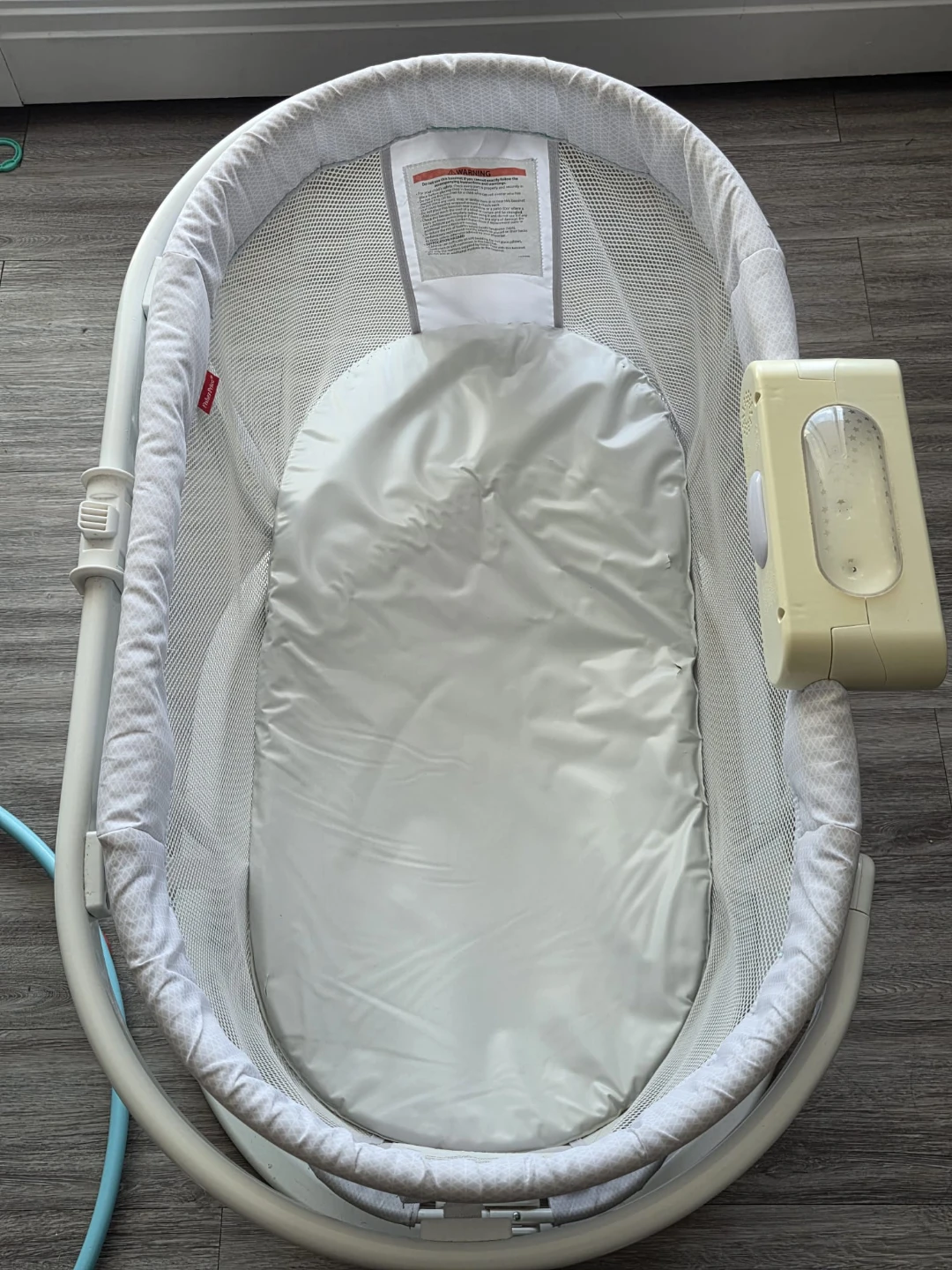 Fisher-Price Soothing Motions Bassinet - photo 2