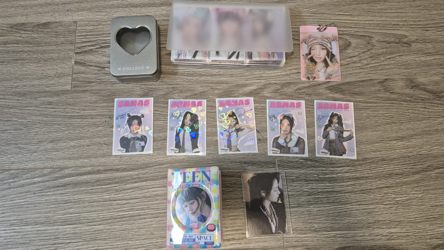 Newjeans Photocards and Collectibles Binder