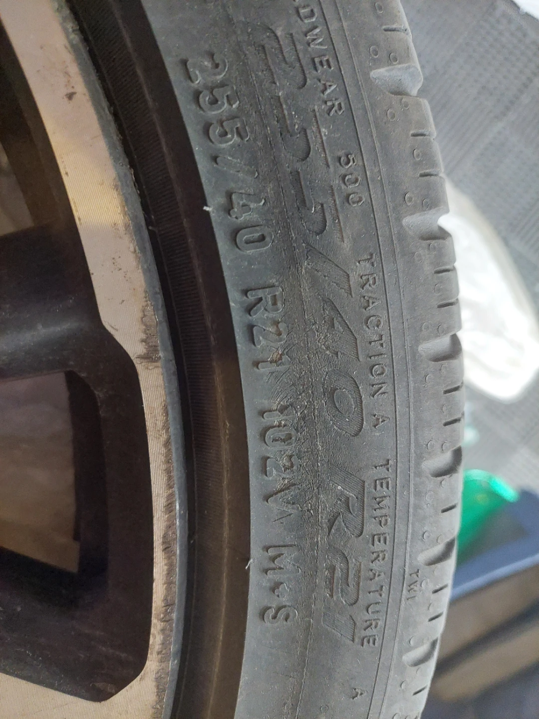 Volvo Pirelli Tire 255/40 R21 - photo 3