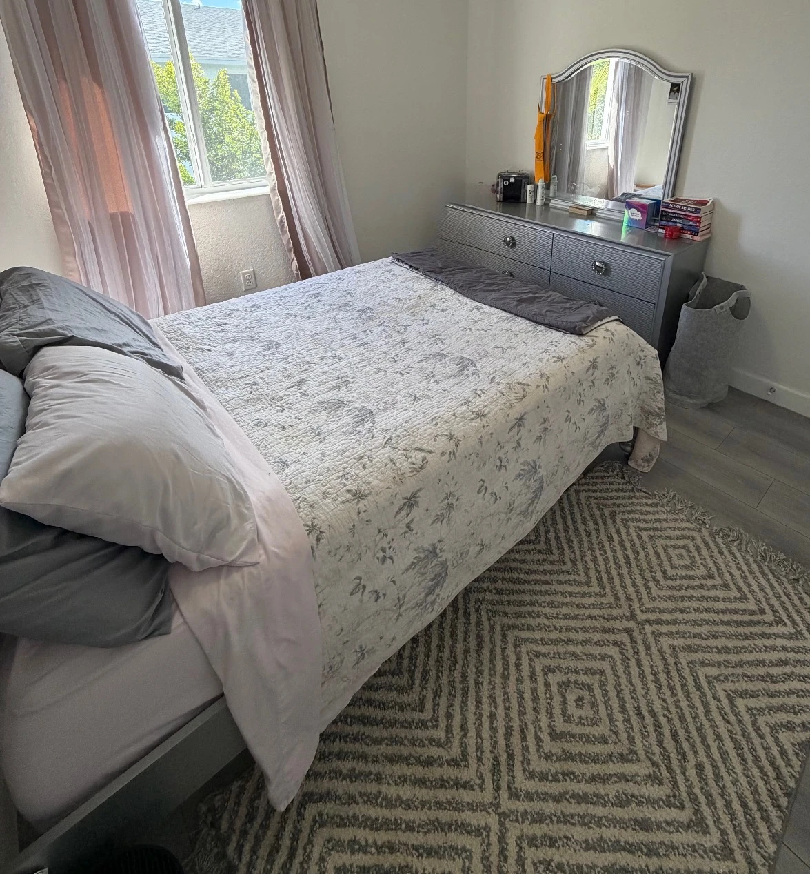 Full bedroom Set bed mirror mattress - photo 4