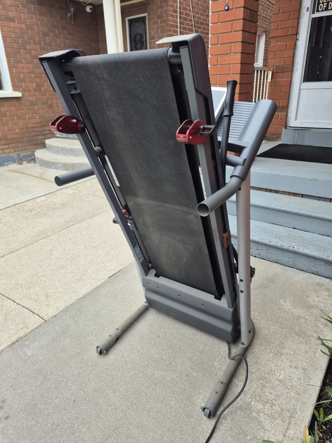 Weslo Crosswalk 5.0t Treadmill - photo 3
