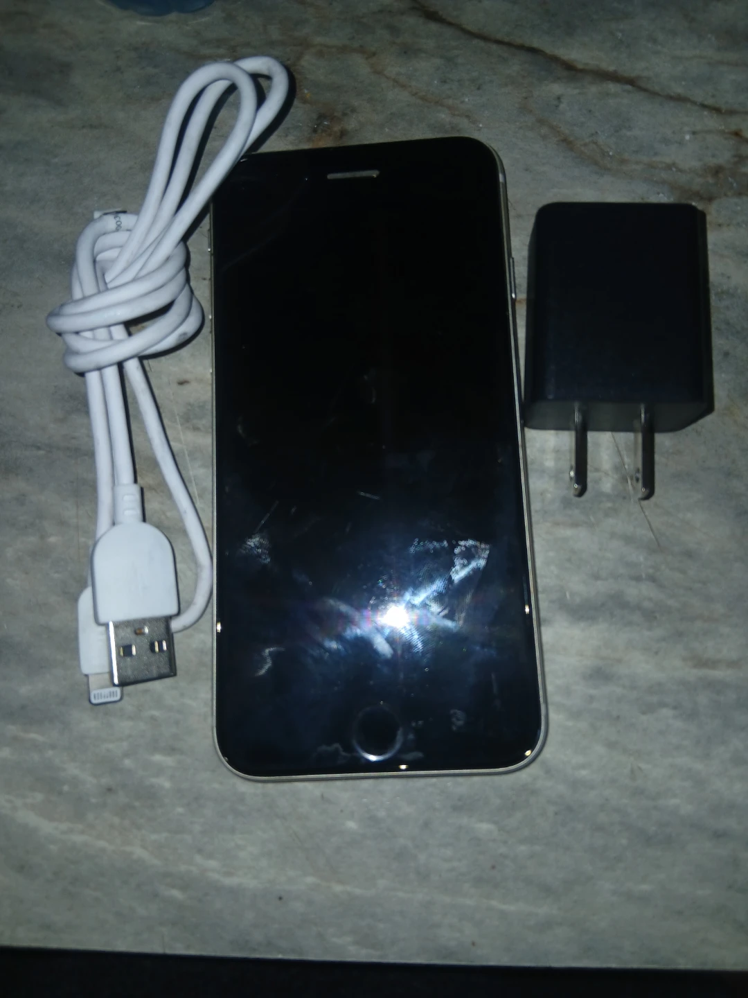Iphone se 2020 for sale asking $100 obo