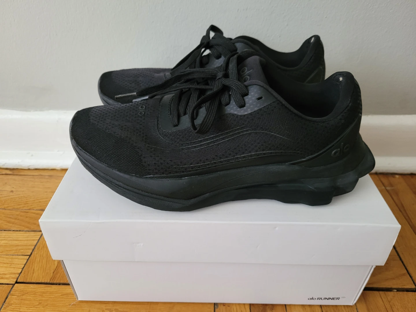 ALO Running Shoes - Black US Women size 8