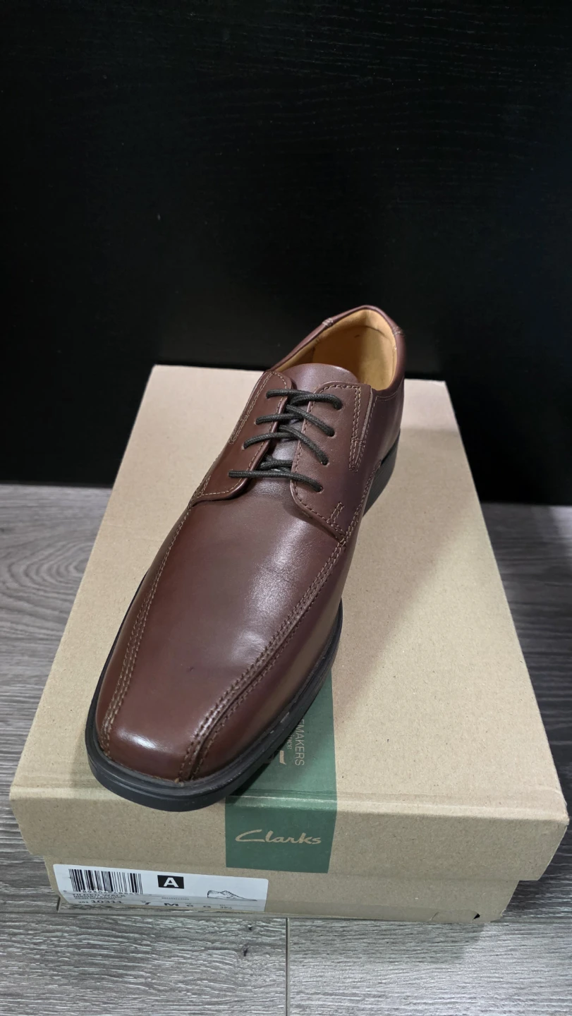 BNIB Clarks Tilden Walk Brown Leather Dress Shoes