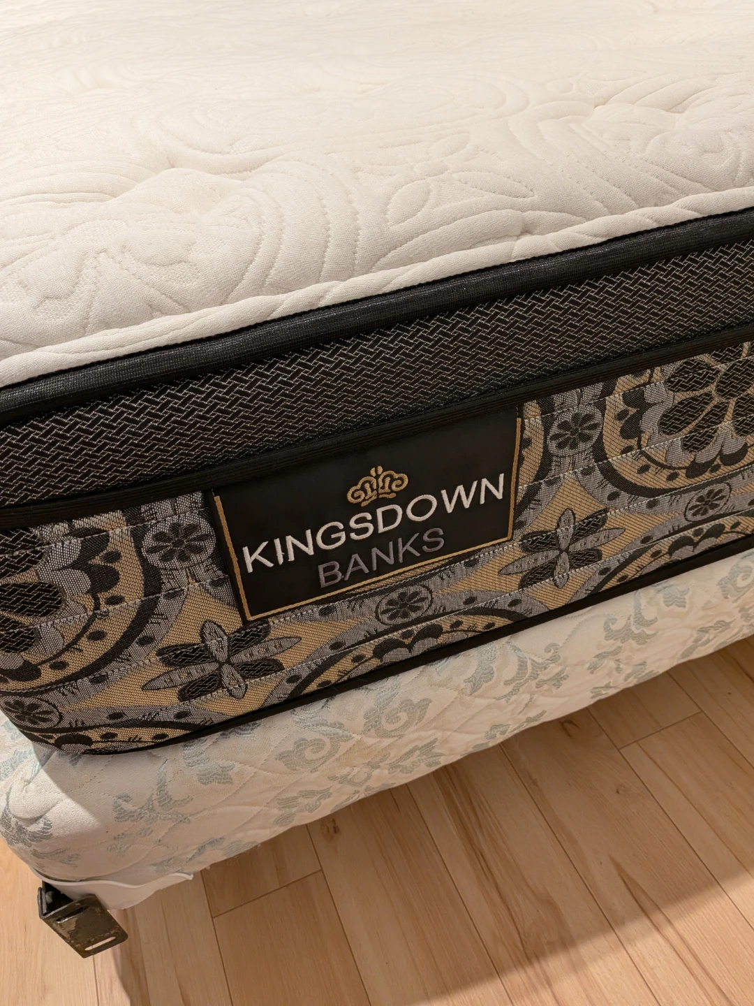 Kingsdown Banks Queen Size Mattress - photo 3