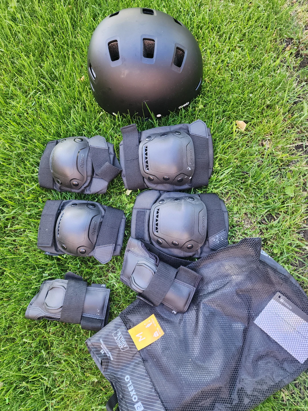 Oxeo Helmet and Protective Gear Set