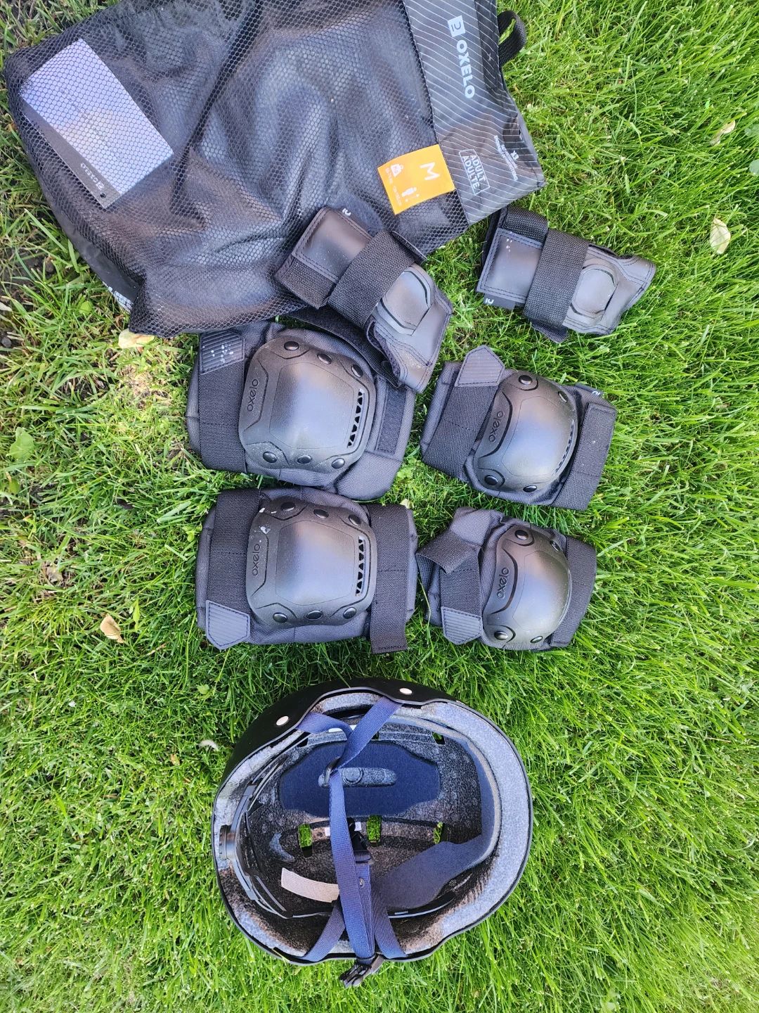 Oxeo Helmet and Protective Gear Set - photo 3