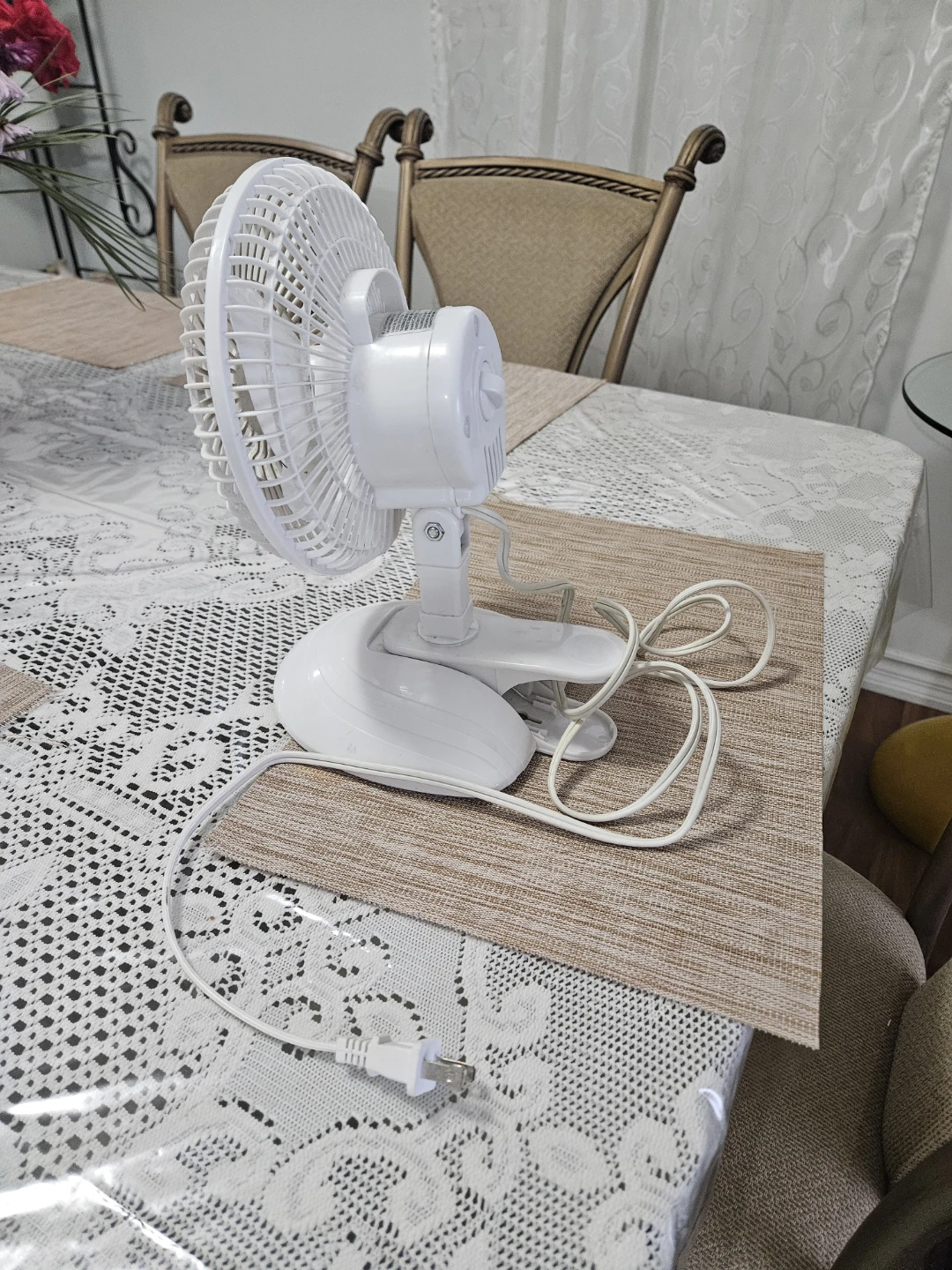 White Clip-On Desk Fan - photo 2