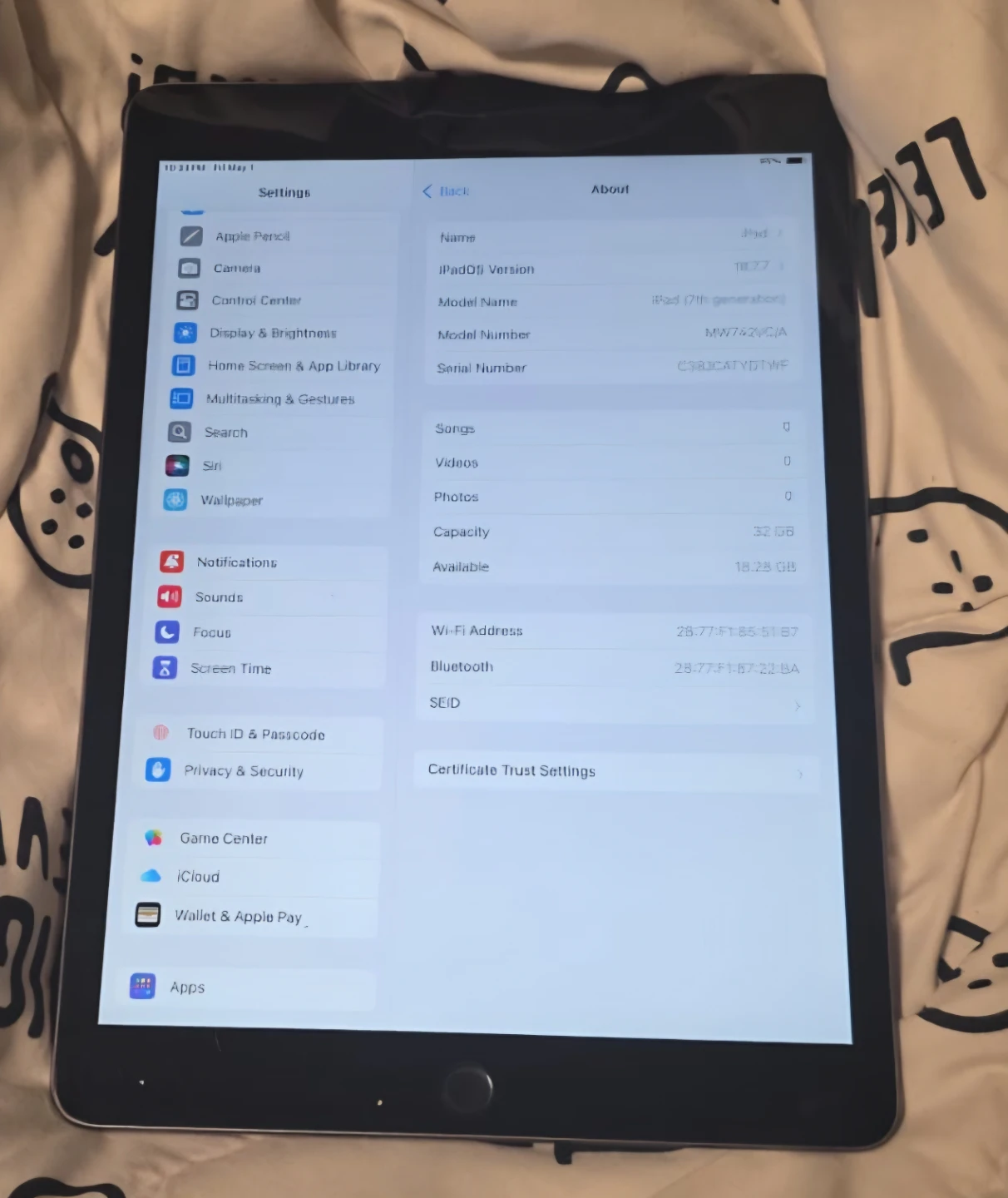 Apple iPad 7th Generation - 32GB 98% battety - photo 3