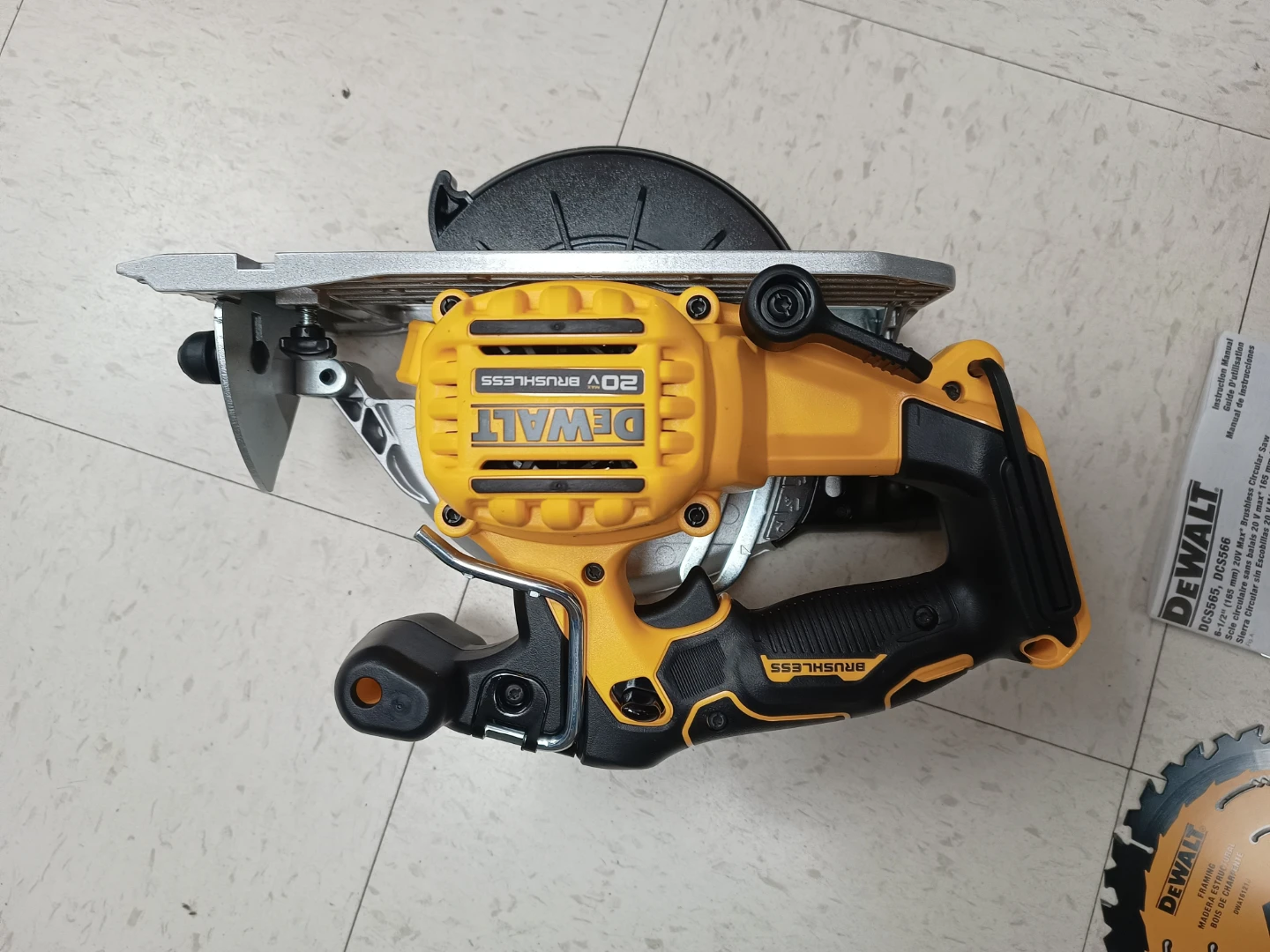 DEWALT 20V MAX Cordless Circular Saw DCS565B 6-1/2" Brushless - photo 3