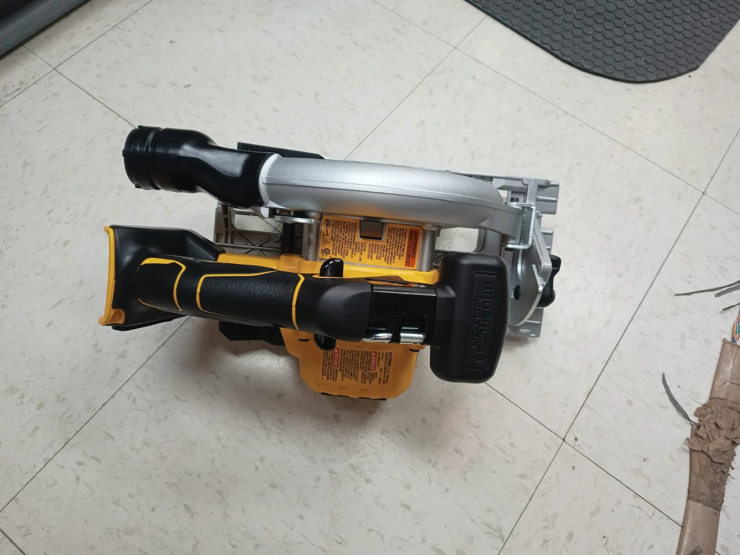 DEWALT 20V MAX Cordless Circular Saw DCS565B 6-1/2" Brushless - photo 4