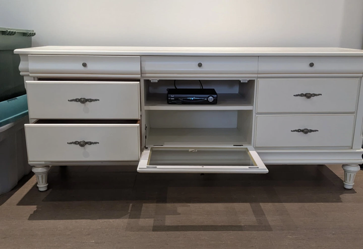 Entertainment unit with Glass Door - photo 2