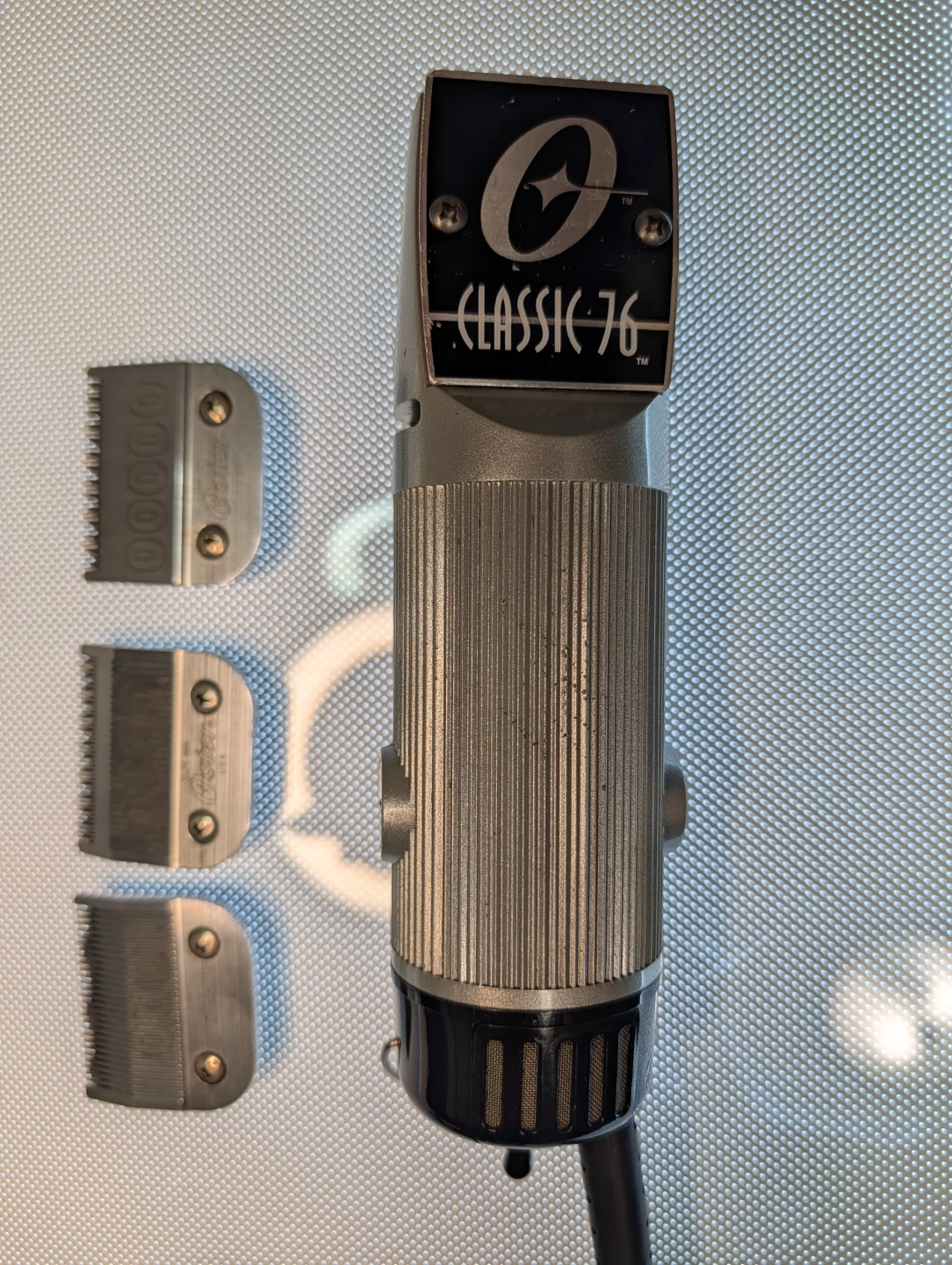 Oster Classic 76 Hair Clippers with 3 Blades - photo 3