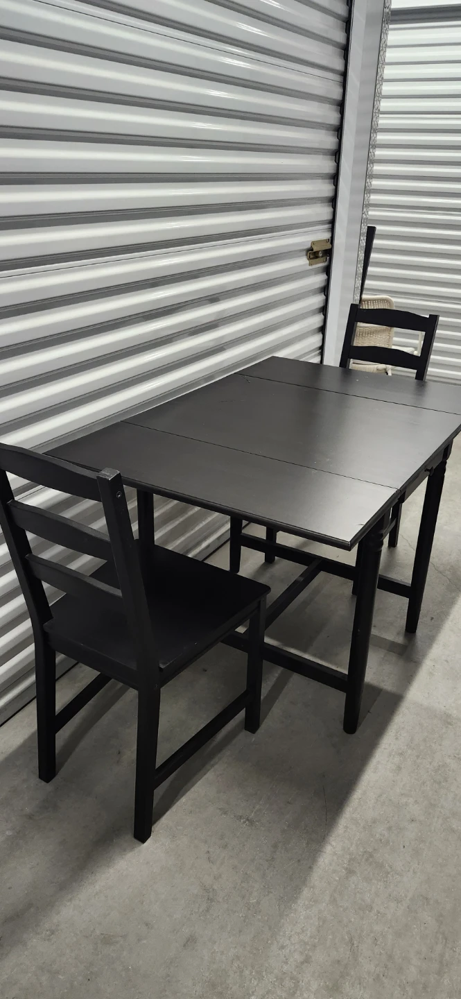 Ikea dinning table with drawer with two chairs - photo 2