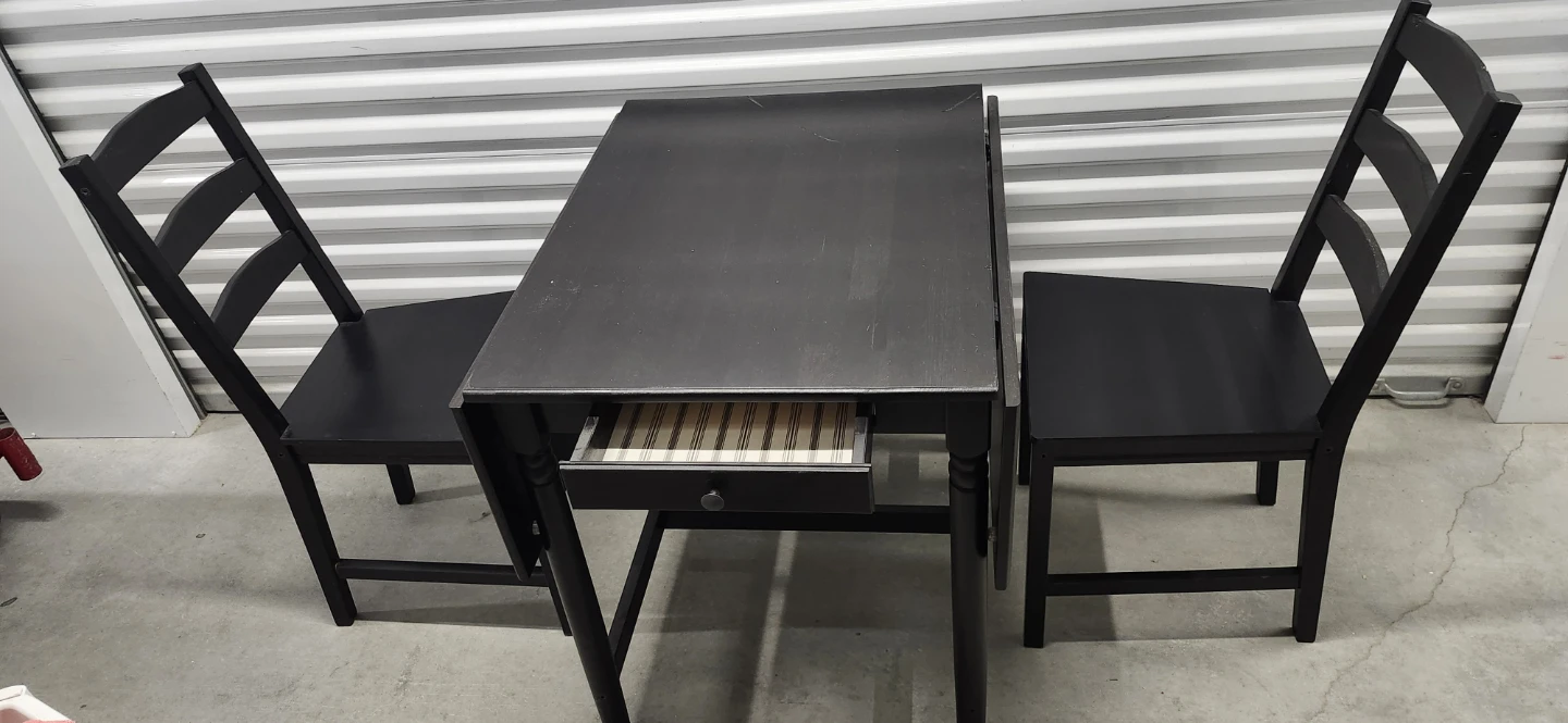 Ikea dinning table with drawer with two chairs - photo 4