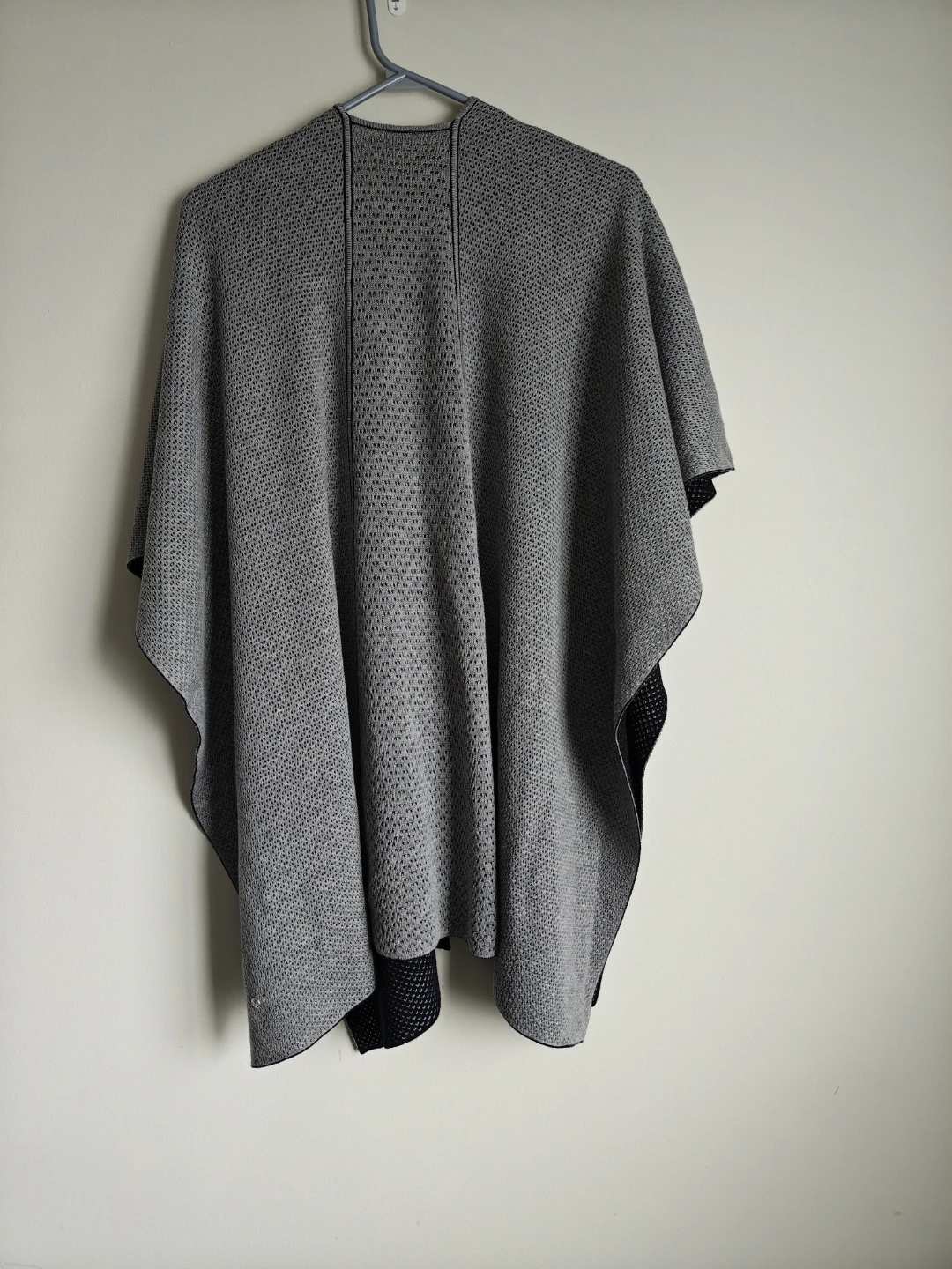 Lululemon Athletica Grey & Black Knit Wrap Poncho - photo 4