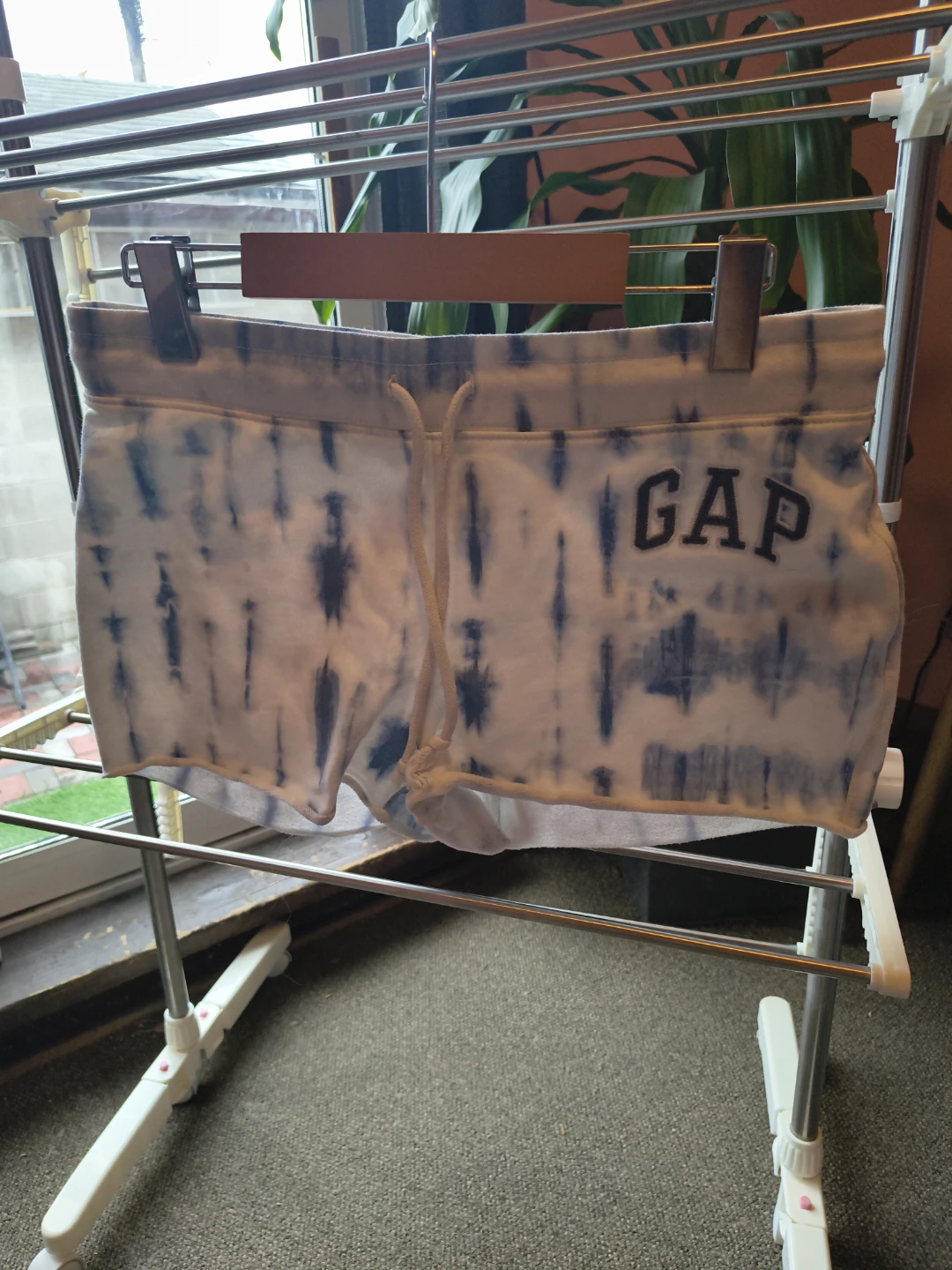 GAP Tie-Dye Sweat Shorts - photo 2