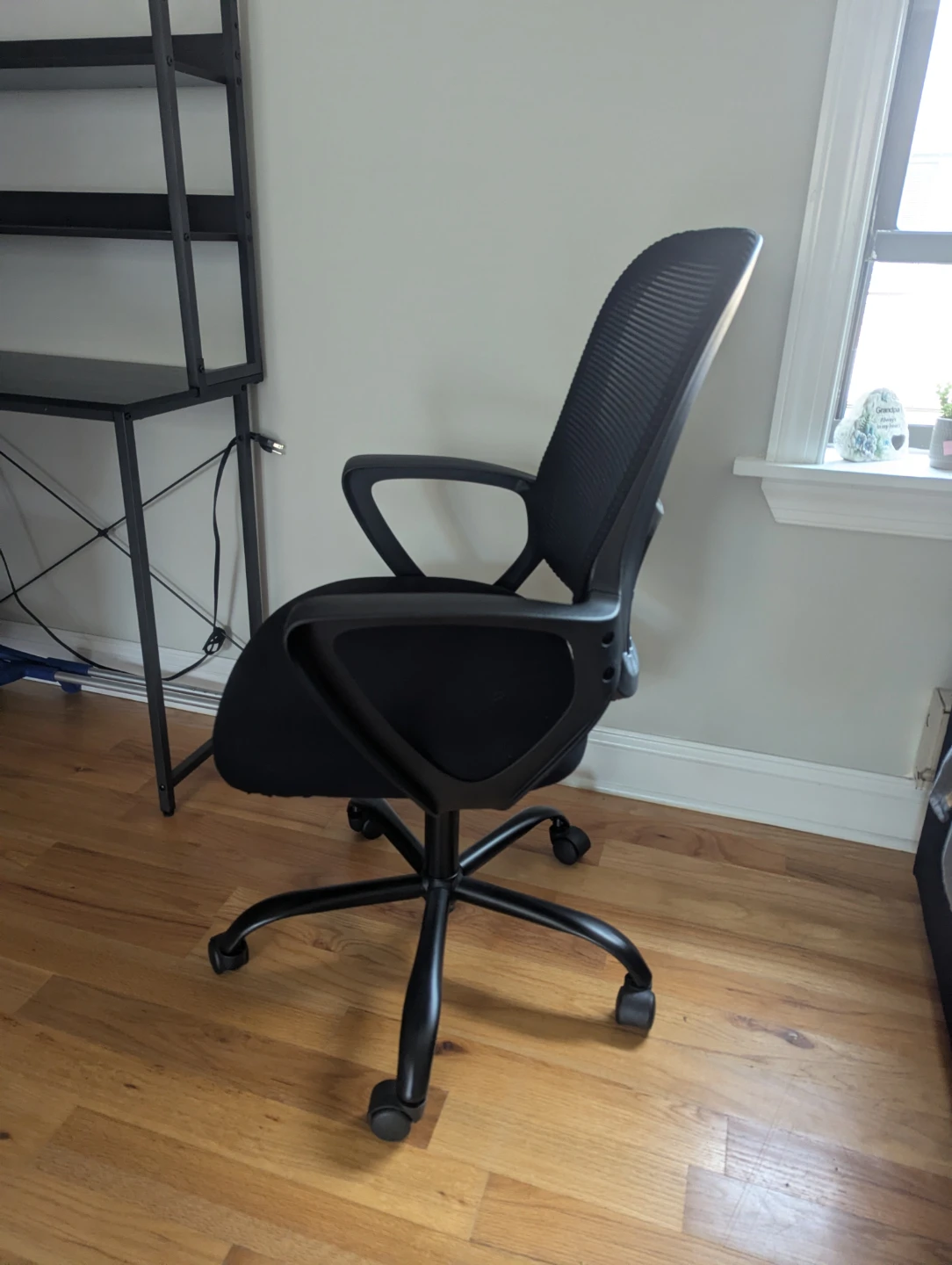 Black Mesh Office Chair - photo 2