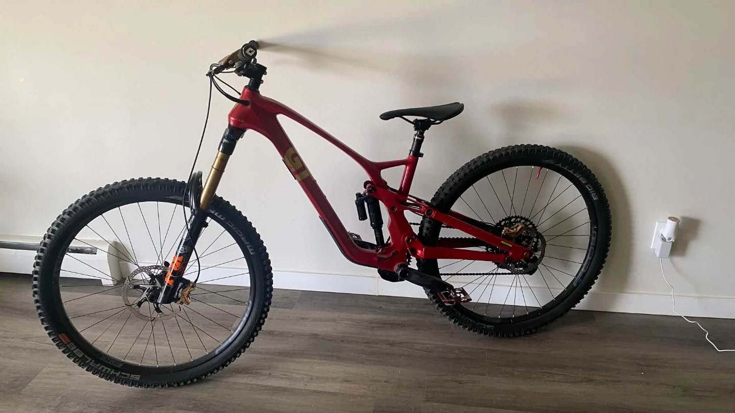GT Full Suspension Mountain Bike - Red - Frame Size M - photo 2