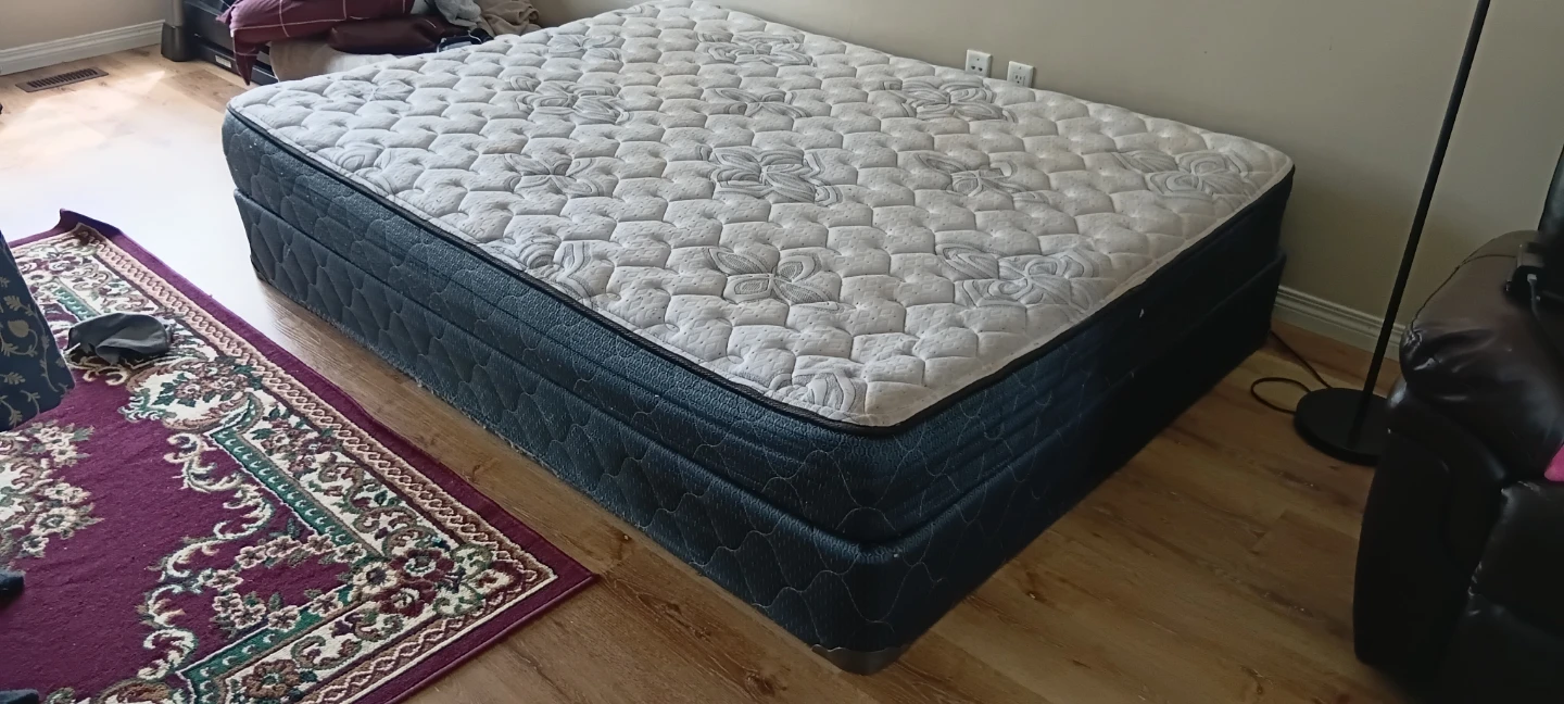 Mattress with Box Spring Sealy posturpedic queen size